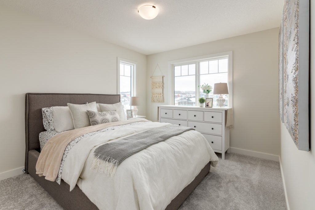 MadisonAvenueGroup NewHomes ForSale ShowHome Okotoks 18CimarronEstatesGate 03